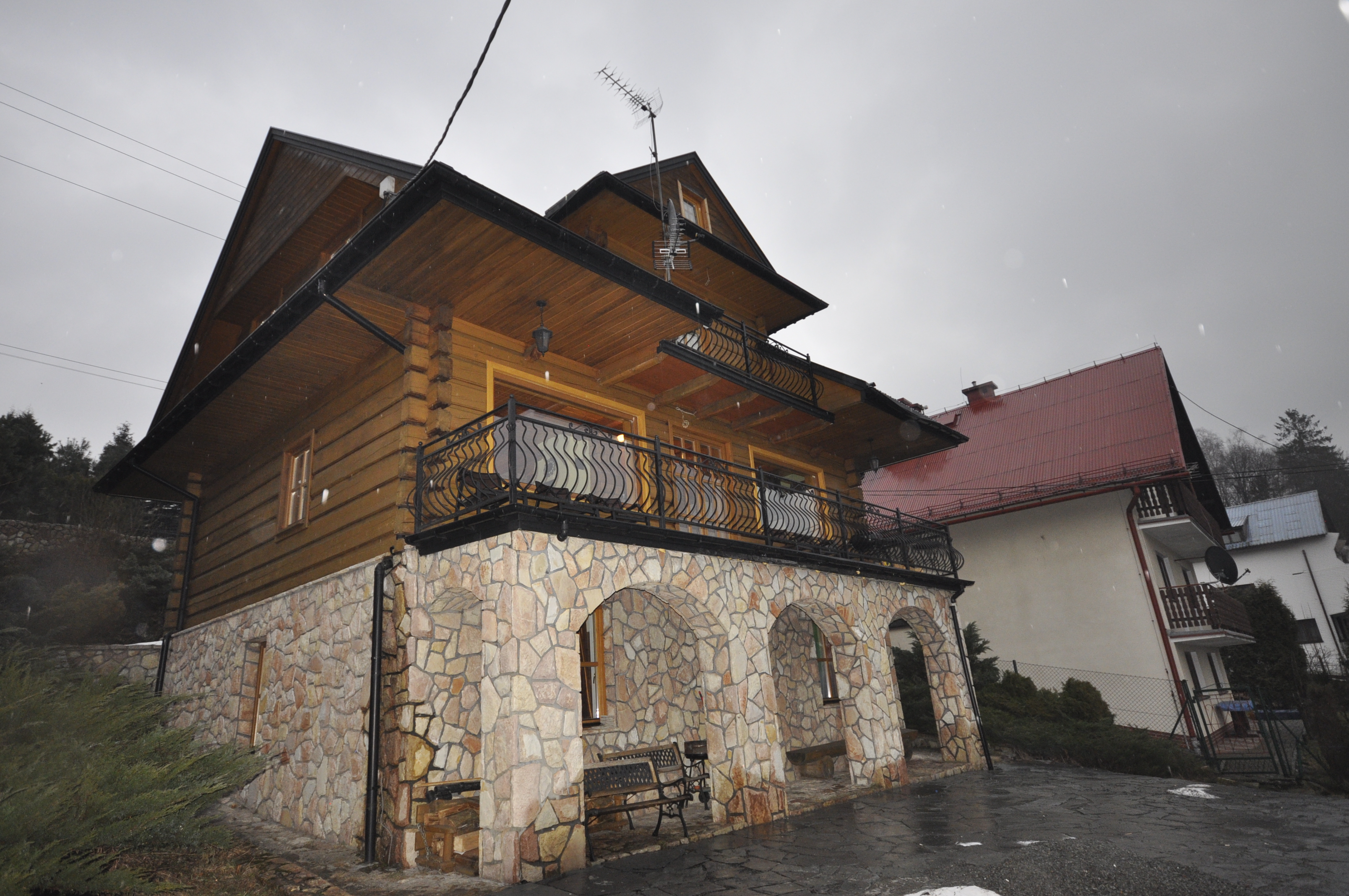 Domek z zewnątrz (1)